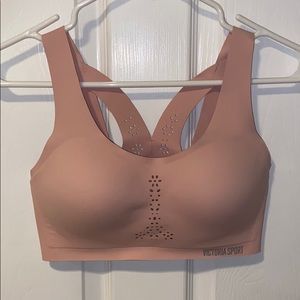 Victoria’s Secret Angel Max sports bra